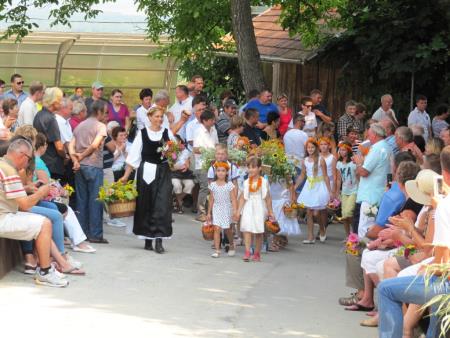 Na 19. tradicionalni prireditvi Pozdrav jeseni ob prazniku Marijinega vnebovzetja, veselo druženje Prlekov, Prekmurcev in Medžimurcev 73